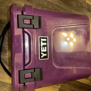 YETI Roadie 24 Hard Cooler Yeti Roadie 24 Nordic Purple Limited edition